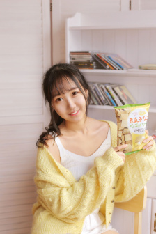 总裁抵住他的湿润入口